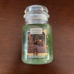 NWOT 22oz Tree Farm Festival Yankee Candle